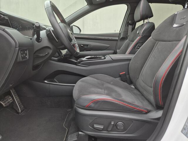 Hyundai TUCSON 1.6 T-GDI PHEV N Line Sky 4WD Automaat / Trekgewicht 1.350 kg / Elektrische achterklep / EAER bereik 62 km bereik stad 74 km / Stuur- Stoel & Achterbankverwarming / Glazen schuif- en kanteldak / Rondomzicht camera / Adaptief cruise control / Apple Carplay