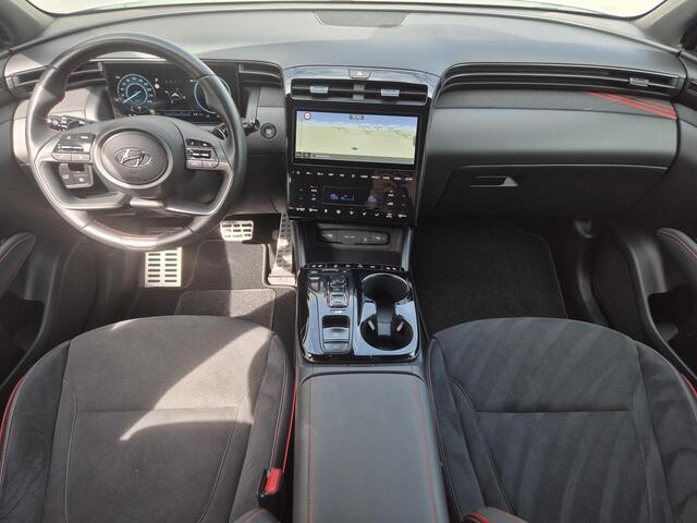 Hyundai TUCSON 1.6 T-GDI PHEV N Line Sky 4WD automaat / Dealer onderhouden / Fabrieksgarantie tot 02-2027 / Glazen schuif- en kanteldak / Trekgewicht 1350 kg / EAER bereik 62 km bereik stad 74 km / Elektrische achterklep / Stuur- Stoel & Achterbankverwarming / Stoelvent