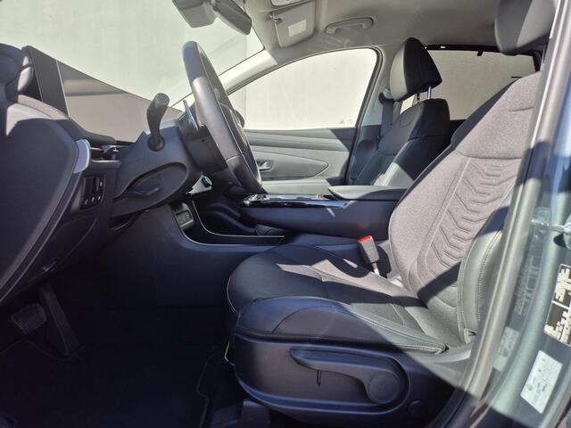 Hyundai TUCSON 1.6 T-GDI PHEV Premium / Facelift Model / Dealer onderhouden / Fabrieksgarantie tot 09-2029 / Head Up Display / Trekgewicht 1210 kg / Elektrische achterklep / Achteruitrijcamera / Draadloze telefoon lader / Apple Carplay Android Auto / Stuur- & Stoelverwa