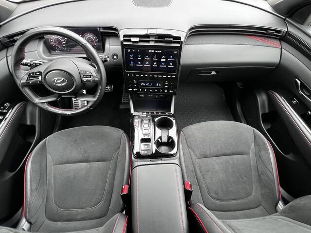 Hyundai TUCSON 1.6 T-GDI PHEV N Line Edition 4WD / Fabrieksgarantie tot 03-2027 / Dealer onderhouden / Automaat / 1.350kg afn. trekhaak / Elektrische klep / Camera / Stuur- & stoelverwarming / Navigatie / Apple Carplay Android / 19" LM wielen /