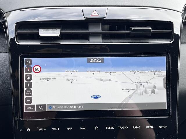 Hyundai TUCSON 1.6 T-GDI PHEV N Line Edition 4WD / Fabrieksgarantie tot 03-2027 / Dealer onderhouden / Automaat / 1.350kg afn. trekhaak / Elektrische klep / Camera / Stuur- & stoelverwarming / Navigatie / Apple Carplay Android / 19" LM wielen /