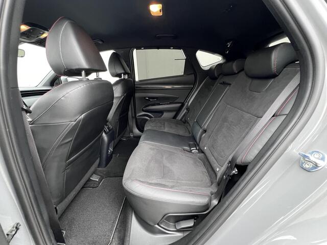 Hyundai TUCSON 1.6 T-GDI PHEV N Line Edition 4WD / Fabrieksgarantie tot 03-2027 / Dealer onderhouden / Automaat / 1.350kg afn. trekhaak / Elektrische klep / Camera / Stuur- & stoelverwarming / Navigatie / Apple Carplay Android / 19" LM wielen /