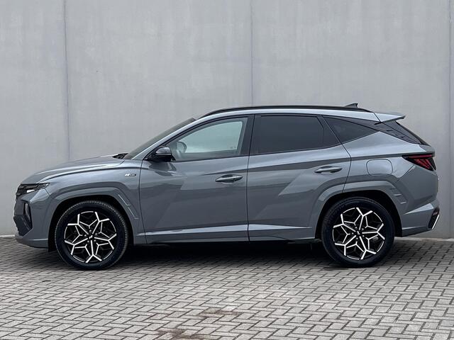 Hyundai TUCSON 1.6 T-GDI PHEV N Line Edition 4WD / Fabrieksgarantie tot 03-2027 / Dealer onderhouden / Automaat / 1.350kg afn. trekhaak / Elektrische klep / Camera / Stuur- & stoelverwarming / Navigatie / Apple Carplay Android / 19" LM wielen /