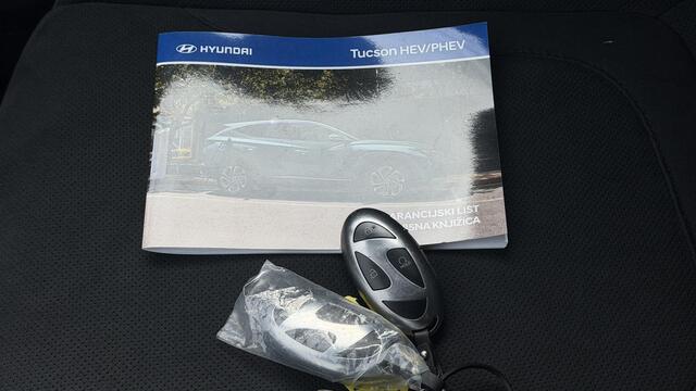 Hyundai TUCSON 1.6 T-GDI PHEV Comfort Smart / 1210Kg Trekgewicht / HUD / 360 Camera / Navigatie / Stoel Verwarming / Stuurwiel Verwarming / Stoel Ventilatie / Elektr. Stoel / Elektr. Achterklep / Dodehoek Detectie / Keyless /