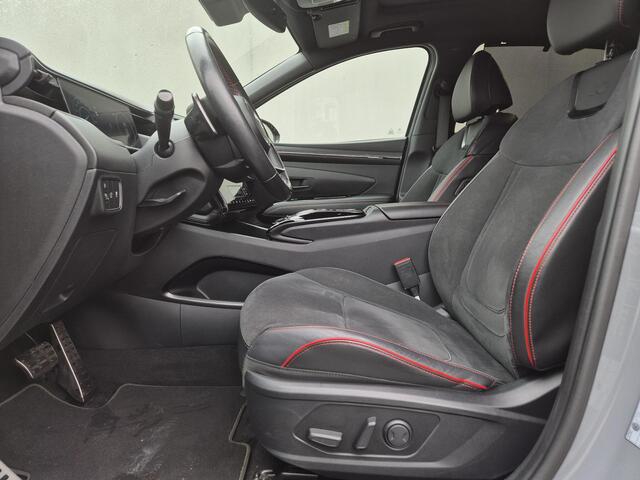 Hyundai TUCSON 1.6 T-GDI 4wd N Line Sky 4WD / Dealer onderhouden / Fabrieksgarantie tot 03-2027 / Trekhaak afneembaar / Panorama schuifdak / Trekgewicht 1650 kg / Navigatie / Apple Carplay Android / Elektrische achterklep / Stuur- Stoel & Achterbank verwarming / Rondomz