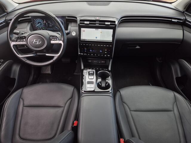 Hyundai TUCSON 1.6 T-GDI PHEV Premium Sky 4WD / Dealer onderhouden / Fabrieksgarantie tot 03-2027 / Trekgewicht 1350 kg / Trekhaak afneembaar / Glazen schuif- en kanteldak / Elektrische achterklep / Stuur- Stoel & Achterbankverwarming / Stoelventilatie / Adaptief cruise