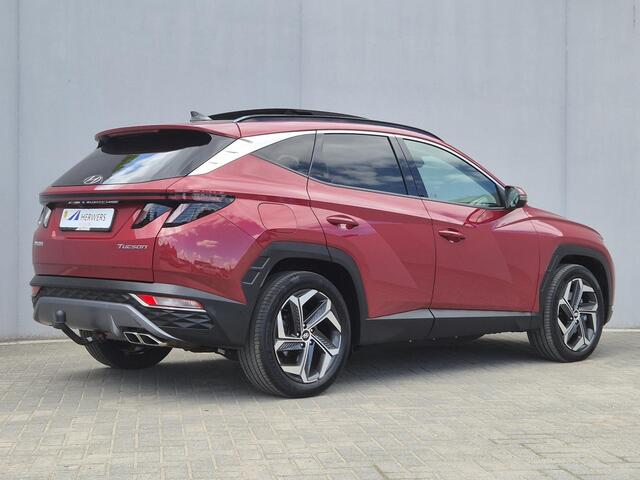 Hyundai TUCSON 1.6 T-GDI PHEV Premium Sky 4WD / Dealer onderhouden / Fabrieksgarantie tot 03-2027 / Trekgewicht 1350 kg / Trekhaak afneembaar / Glazen schuif- en kanteldak / Elektrische achterklep / Stuur- Stoel & Achterbankverwarming / Stoelventilatie / Adaptief cruise
