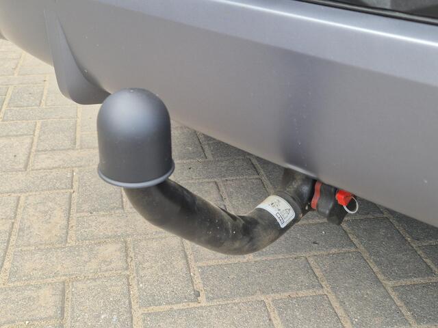 Hyundai TUCSON 1.6 T-GDI PHEV Premium Sky 4WD / Dealer onderhouden / Fabrieksgarantie tot 03-2027 / Trekgewicht 1350 kg / Trekhaak afneembaar / Glazen schuif- en kanteldak / Elektrische achterklep / Stuur- Stoel & Achterbankverwarming / Stoelventilatie / Adaptief cruise