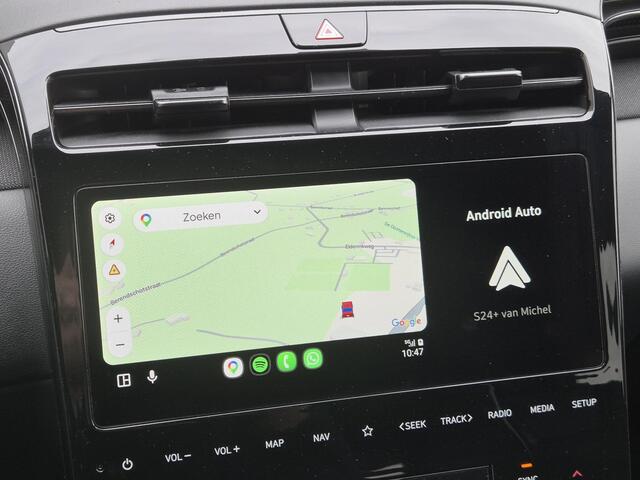 Hyundai TUCSON 1.6 T-GDI PHEV Premium Sky 4WD / Dealer onderhouden / Fabrieksgarantie tot 03-2027 / Trekgewicht 1350 kg / Trekhaak afneembaar / Glazen schuif- en kanteldak / Elektrische achterklep / Stuur- Stoel & Achterbankverwarming / Stoelventilatie / Adaptief cruise