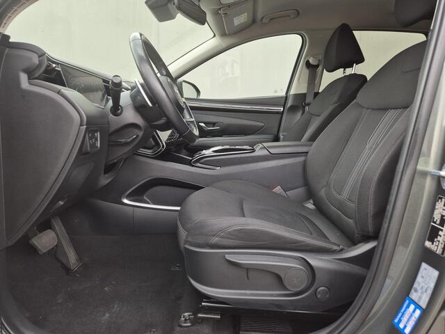 Hyundai TUCSON 1.6 T-GDI HEV Comfort Smart / Fabrieksgarantie tot 03-2027 / Dealer onderhouden / Trekhaak afneembaar / Navigatie/ Apple Carplay Android / Stuur- & Stoel verwarming / Elektrische achterklep / Achteruitrijcamera /