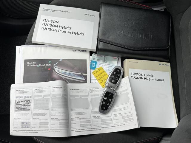 Hyundai TUCSON 1.6 T-GDI PHEV N Line 4WD / Automaat / Dealer onderhouden / Fabrieksgarantie tot 04-2028 / Trekgewicht 1350 kg / Elektrische achterklep / Stuur- Stoel & Achterbank verwarming / Adaptief cruise control / Rondomzicht camera / Stoelventilatie /