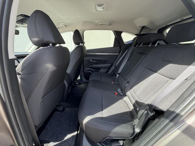 Hyundai TUCSON 1.6 T-GDI PHEV Comfort Smart 4WD / Navigatie / Camera / Adaptieve Cruise / Dodehoek Detectie / Stoel Verwarming / Stuurwiel Verwarming / Apple CarPlay & Andoid Auto / Elektr. Achterklep /