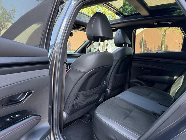 Hyundai TUCSON 1.6 T-GDI HEV N Line VAN: 36.900,- VOOR: 34.877,- UW WKVOORDEEL: 2.023,-| PANO |DEALER ONDERHOUDEN| HYUNDAI GARANTIE T/M 02-2028| STOELVENTILATIE + VERWARMING| CAMERA | FULL OPTIONS| ACHTERBANK VERWARMD