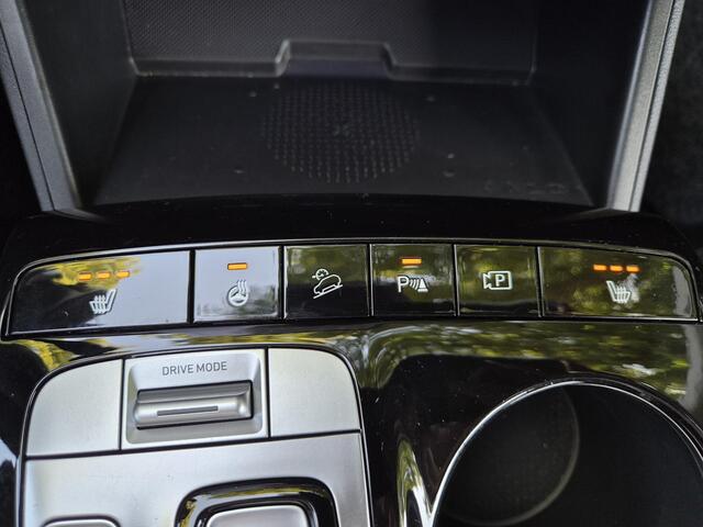Hyundai TUCSON 1.6 T-GDI HEV Comfort Smart / trekhaak vast / Trekgewicht 1650 kg / Elektrische achterklep / Stuur- & Stoelverwarming / Achteruitrijcamera / Adaptief cruise control / Draadloze telefoon lader / Keyless Entry/Start / Apple Carplay Android Auto /