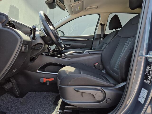 Hyundai TUCSON 1.6 T-GDI HEV Comfort Smart / trekhaak vast / Trekgewicht 1650 kg / Elektrische achterklep / Stuur- & Stoelverwarming / Achteruitrijcamera / Adaptief cruise control / Draadloze telefoon lader / Keyless Entry/Start / Apple Carplay Android Auto /