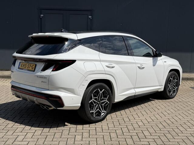 Hyundai TUCSON 1.6 T-GDI PHEV N Line Sky 4WD / Dealer onderhouden / Fabrieksgarantie tot 03-2027 / Trekgewicht 1350 kg / Glazen schuif- en kanteldak / Elektrische achterklep / Stuur- Stoel & Achterbank verwarming / Adaptief cruise control / Rondomzicht camera / Stoelven