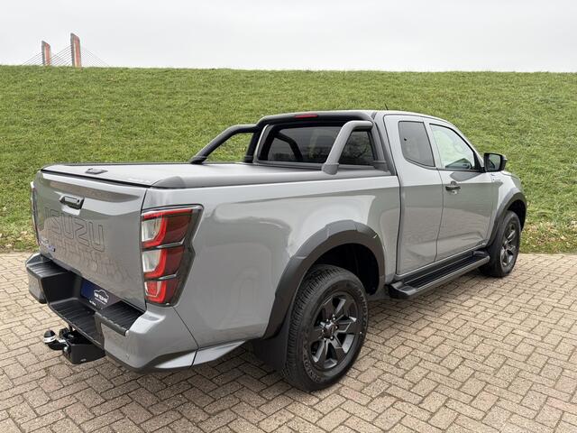 Isuzu D-MAX BEV Extended Cab V-Cross 66.9 kWh 3500KG Trekgewicht | Apple Carplay | PDC V&A | Parkeercamera | Stoelvw