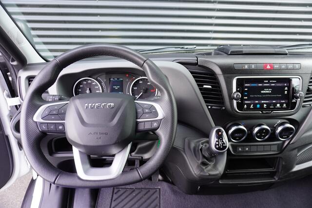 Iveco 40C18 3.0 180pk Automaat Dubbellucht Bakwagen NL-Opbouw Zijdeur Cruise control Navigatie Camera Apple Carplay Climate control LED Koffer LBW
