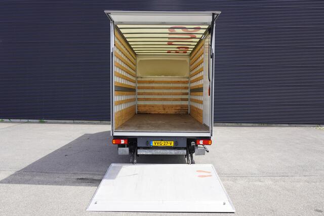Iveco 40C18 3.0 180pk Automaat Dubbellucht Bakwagen NL-Opbouw Zijdeur Cruise control Navigatie Camera Apple Carplay Climate control LED Koffer LBW