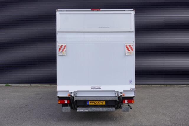 Iveco 40C18 3.0 180pk Automaat Dubbellucht Bakwagen NL-Opbouw Zijdeur Cruise control Navigatie Camera Apple Carplay Climate control LED Koffer LBW