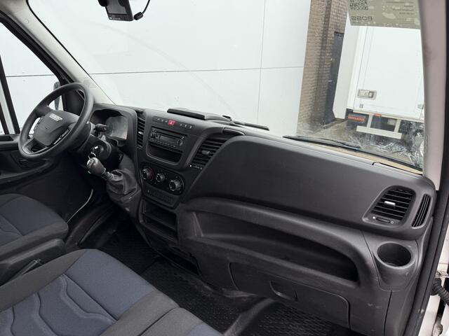 Iveco DAILY 35S16 2.3 Bakwagen met achterdeur 3,5t Trekhaak Meubelbak Koffer Camera
