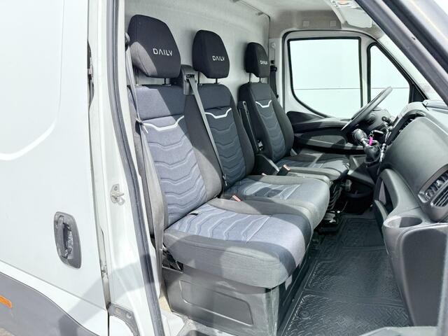 Iveco DAILY 35S16 2.3 L4H2 Luchtvering Climate Control Cruise Control Camera Navigatie 3.5t Trekhaak Imperiaal