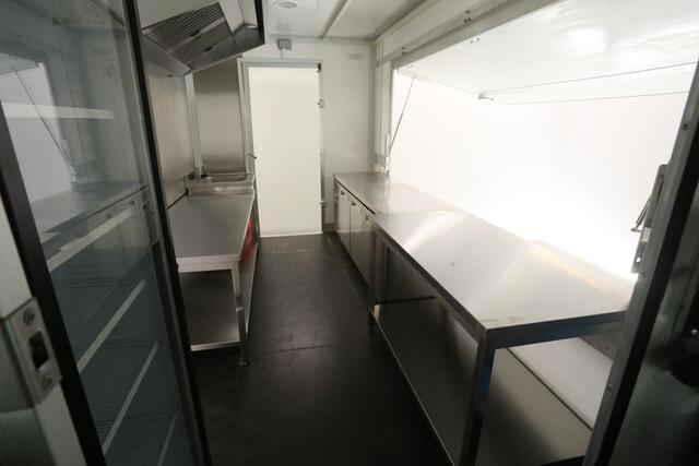 Iveco DAILY 35S14 2.3 410 | Foodtruck | Patatwagen | Verkoopwagen | Patatkraam | Eventtruck | Frietwagen | Snackwagen | Zijdeur | Airco Treeplank