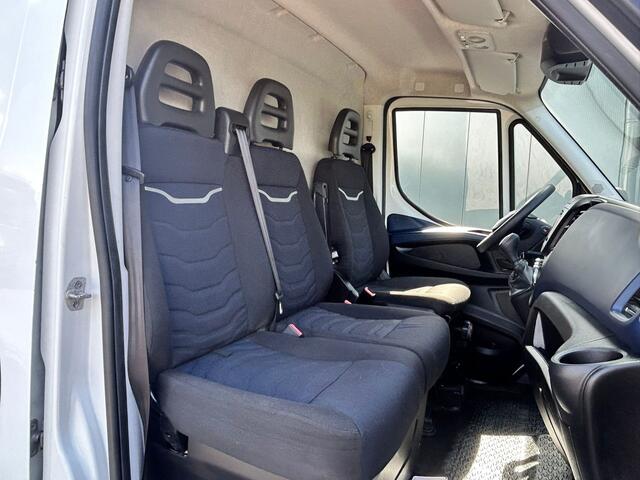 Iveco DAILY 35S18 3.0 180 PK HI-MATIC AUTOM / L4H2 / 3500 KG AHG / 3 ZITS / AIRCO / NAVI / CRUISE