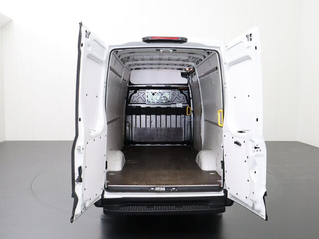 Iveco DAILY 35S16 L2H2 | 3500Kg TG | Airco | 3-Persoons | Betimmering