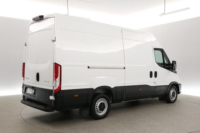 Iveco DAILY 35S16V 2.3 352 L2H2 | 157PK | 3500kg Trekgew. | Automaat | Airco | Parkeersensoren | 3 Persoons