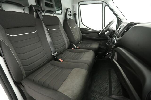 Iveco DAILY 35S16V 2.3 352 L2H2 | 157PK | 3500kg Trekgew. | Automaat | Airco | Parkeersensoren | 3 Persoons