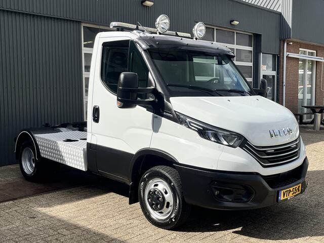 Iveco DAILY 40C16 Automaat 9 Ton samengesteld BE-Trekker Luchtvering PTO Koeling aansluiting Airco Cruise controle Stuurwielbediening Telefoonverbinding Navigatiesysteem Camera Werkverlichting 2-Persoons Euro