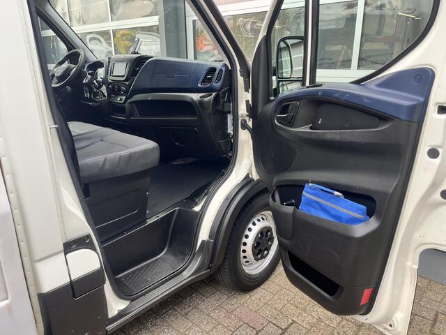 Iveco DAILY 35S14N Automaat met Laadklep Luchtvering Airco Cruise controle 3-Persoons Hogeschotten Gereedschapskist Open laadbak Pick-up P-up Bakwagen 1e eigenaar Euro 6