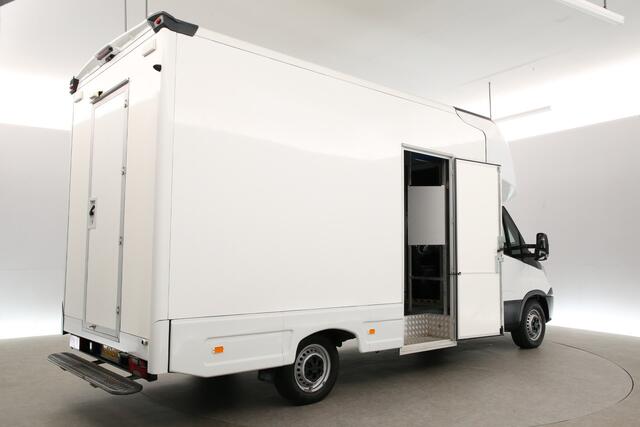Iveco DAILY 35S14 2.3 410 | Foodtruck | Bezorgauto | Verkoopwagen | Bakwagen | Zijdeur | Camper | Inrichting | Kasten | Airco | Camera | Treeplank