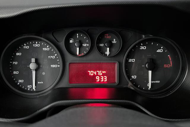 Iveco DAILY 35S14V 2.3 L2H3 | Camera | Trekhaak | Cruise control | Multifunctioneel stuur