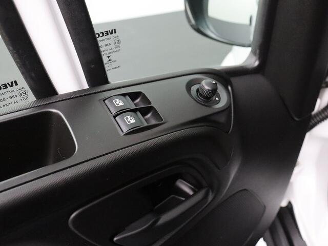 Iveco DAILY 35S16 L2H2 | 3500Kg Trekgewicht | Airco | 3-Persoons | Betimmering