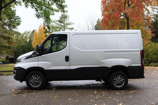 Iveco DAILY 35S14V 2.3 300 H1 2019 | Airco | Parkeersensoren | Cruise Control | Stuurwiel Bediening | 2 Sleutels | Boejes | Elektrische Ramen | Elektrisch Verstelbare Spiegels