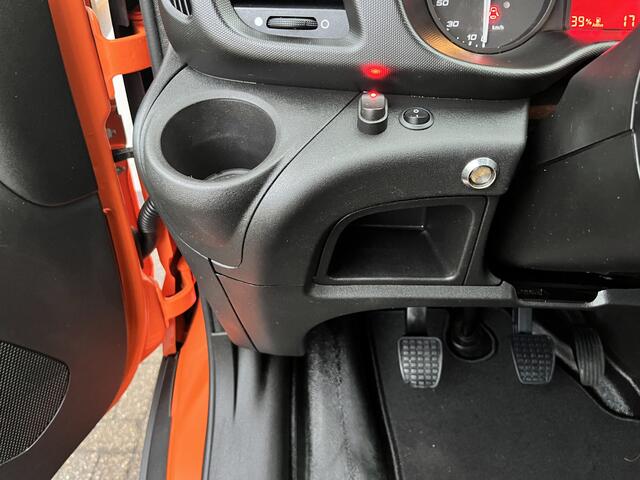 Iveco DAILY 35C14 2.3 375 Laadklep 500kg Trekhaak 3500kg trekgewicht Airco 2-Persoons Open laadbak Pick-up P-up Bakwagen Telefoonverbinding 1e eigenaar Euro 6 Bpm vrij !!!