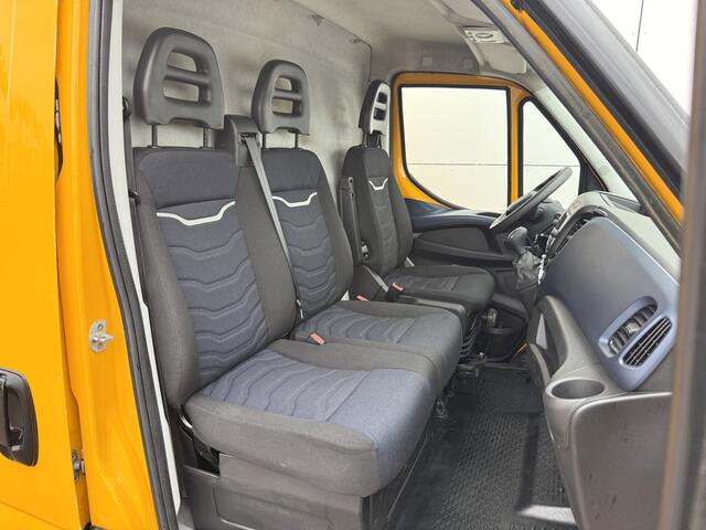 Iveco DAILY 35S16 2.3 Automaat L2H2 Oprijplaat Trekhaak Climate Control Cruise Control Lucht Geveerde Stoel