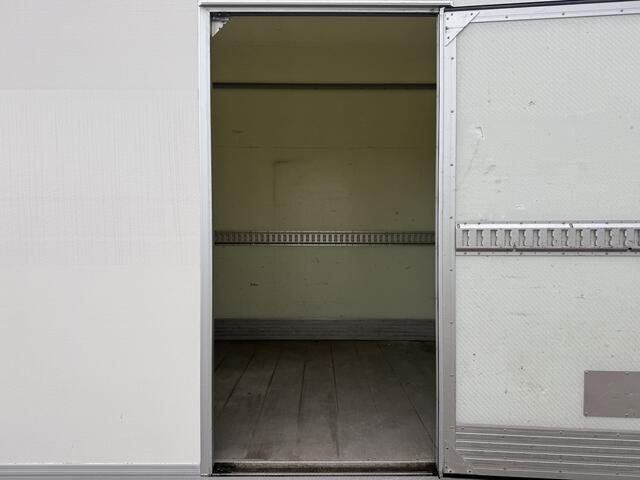 Iveco DAILY 35S18 3.0 Laadklep Automaat LED Climate Control Adaptieve Cruise Control Standkachel Camera Navigatie