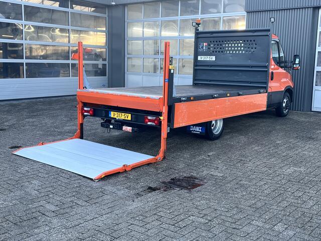 Iveco DAILY 35C14 2.3 375 Laadklep 500kg Trekhaak 3500kg trekgewicht Airco 2-Persoons Open laadbak Pick-up P-up Bakwagen Telefoonverbinding 1e eigenaar Euro 6 Bpm vrij !!!
