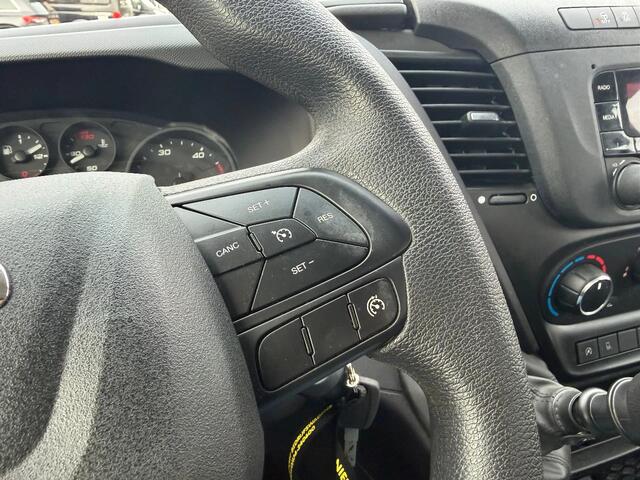 Iveco DAILY 35S12 Openlaadbak Airco Cruisecontrol Trekhaak 12000KM EURO 6