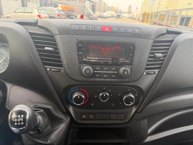 Iveco DAILY 35S12 Openlaadbak Airco Cruisecontrol Trekhaak 12000KM EURO 6