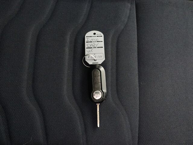 Iveco DAILY 35S12 L2H2 | Engine Broken | Motor Damage | Airco | Cruise | 3-Zits | 3500Kg Trekhaak