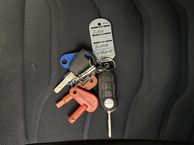 Iveco DAILY 40C180PK | 3.0Liter Bakwagen + laadklep | Airco | 3-Zits