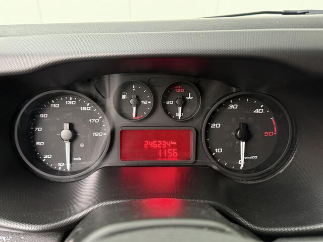 Iveco DAILY 40C180PK | 3.0Liter Bakwagen + laadklep | Airco | 3-Zits