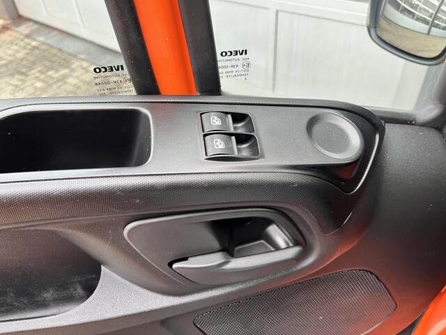 Iveco DAILY 35C14 2.3 375 Laadklep 500kg Trekhaak 3500kg trekgewicht Airco 2-Persoons Open laadbak Pick-up P-up Bakwagen Telefoonverbinding 1e eigenaar Euro 6 Bpm vrij !!!