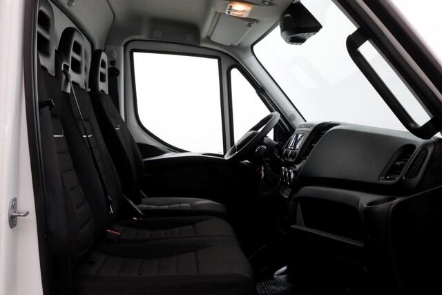 Iveco DAILY 35C14 136pk Bakwagen met laadklep en zijdeur 04-2024