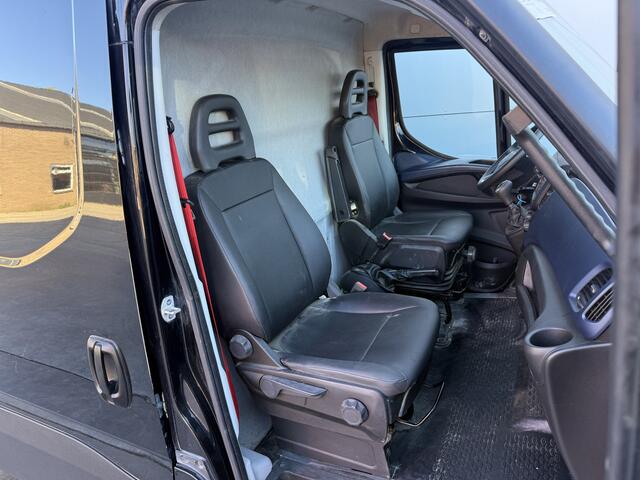 Iveco DAILY 35S16 2.3 Automaat L2H2 Airco Cruise Control Navigatie Luchtgeveerde stoel
