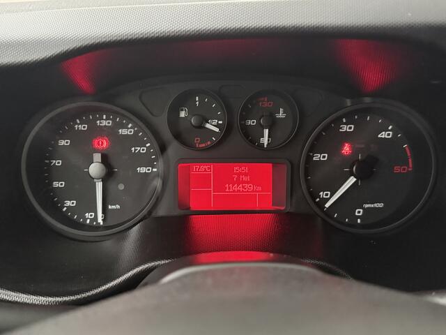 Iveco DAILY 35S16 L2H2 | Euro 6 | Imperiaal | Trekhaak 3500Kg | Airco | 3-zits | Betimmering